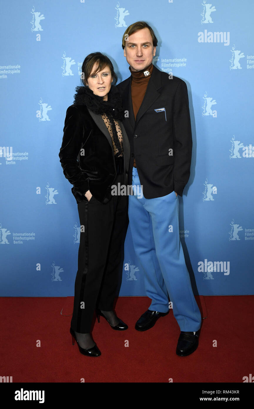 Berlin, Allemagne. 12 Février, 2019. Sophie Rois und Lars Eidinger bei der Premiere von «M - Eine Stadt sucht einen Mörder' auf der Berlinale 2019/69. Internationale Filmfestspiele Berlin im Zoo Palast. Berlin, 12.02.2019 | Conditions de crédit dans le monde entier : dpa/Alamy Live News Banque D'Images
