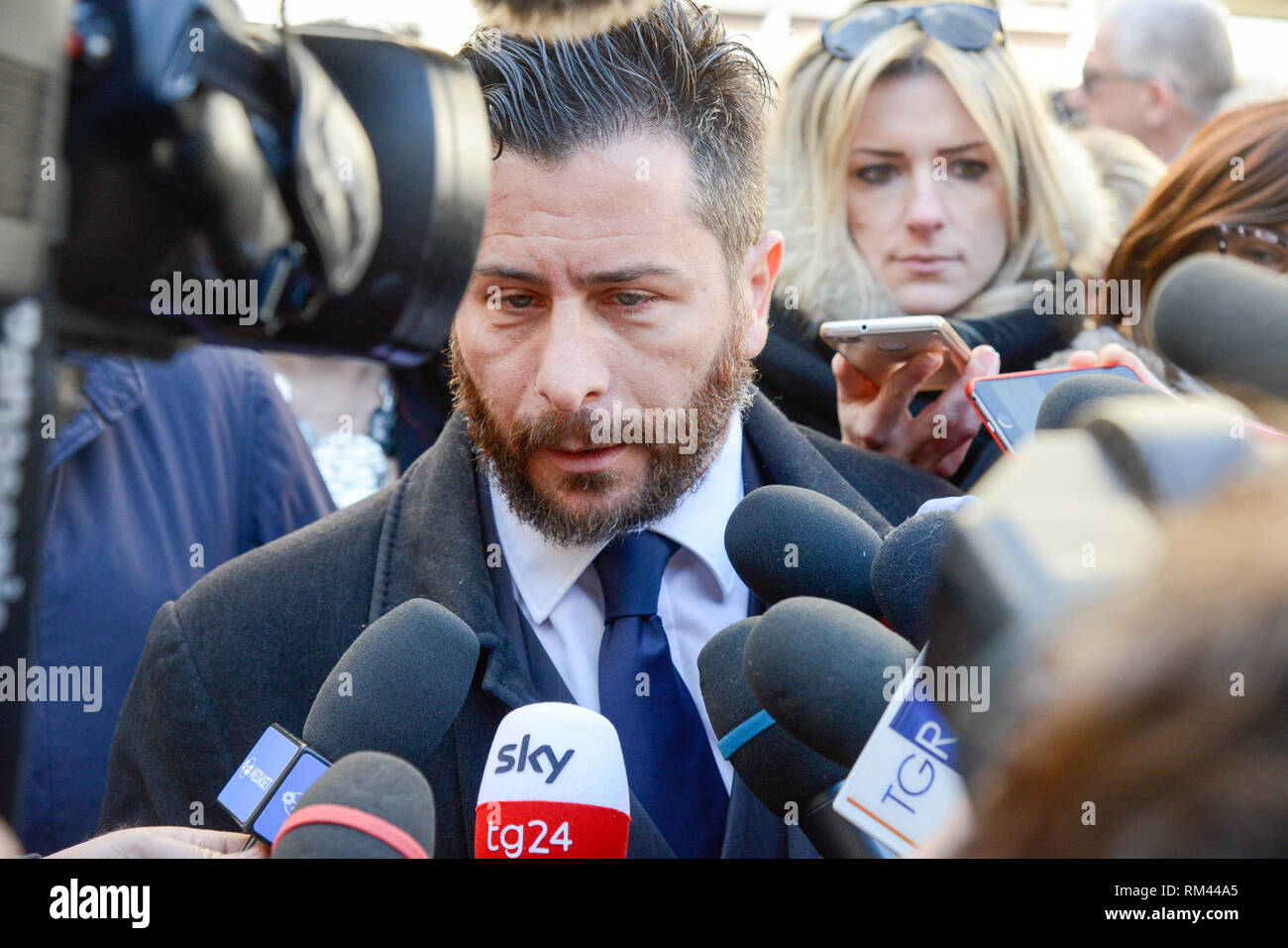 Foto Cronache Maceratesi/LaPresse13-02-2019 Macerata, ItaliaCronacaMacerata, si apre il processo per l'omicidio di Pamela : urla e tensioni all'arrivo al processo di OseghaleNella foto : Marco Valerio verni, legale della famiglia Mastropietro Banque D'Images