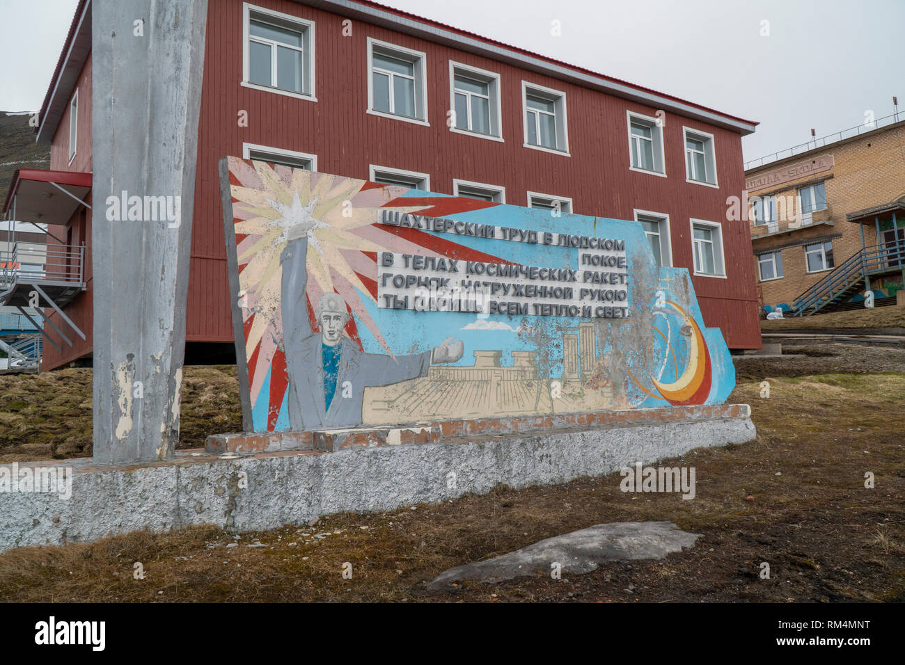 Barentsburg memorial communiste une ville minière, l'exploitation minière du charbon en Russie le peuplement en Billefjorden, Spitzberg, Norvège Banque D'Images