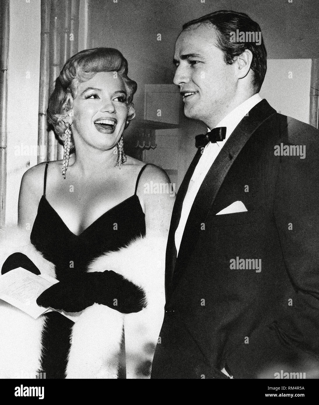 Marilyn Monroe, Marlon Brando assister à la première de 'La Rose Tattoo,' (1955) #  de référence de fichier 33751 111THA Banque D'Images