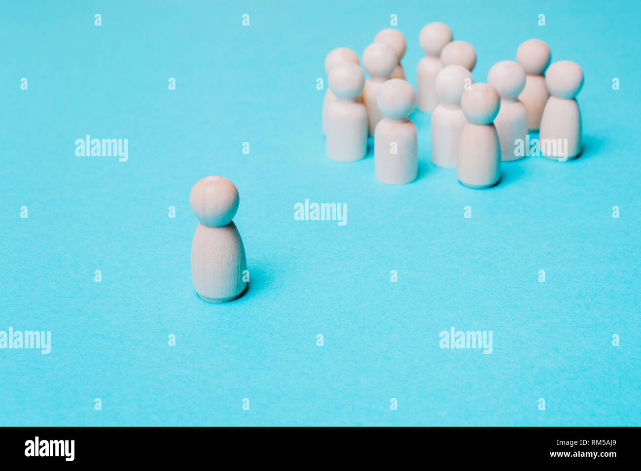 Le harcèlement d'un membre de l'équipe, un enfant à l'école. Le concept de discrimination, l'intimidation, la survie, les différences. Outcast, l'isolement social. Banque D'Images