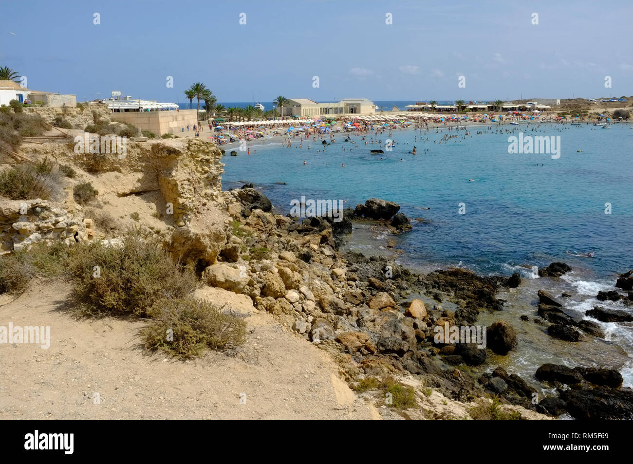 Excursionnistes sur l'île de Tabarca, Alicante, Espagne Banque D'Images