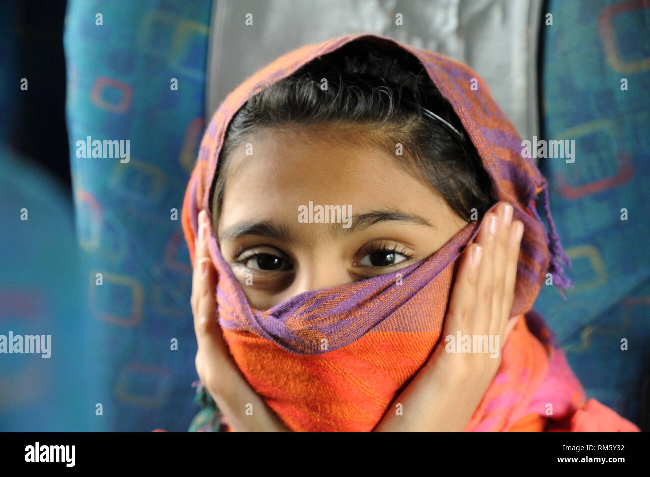 Visage couvert de fille, l'Inde, l'Asie, M.# 736L Banque D'Images