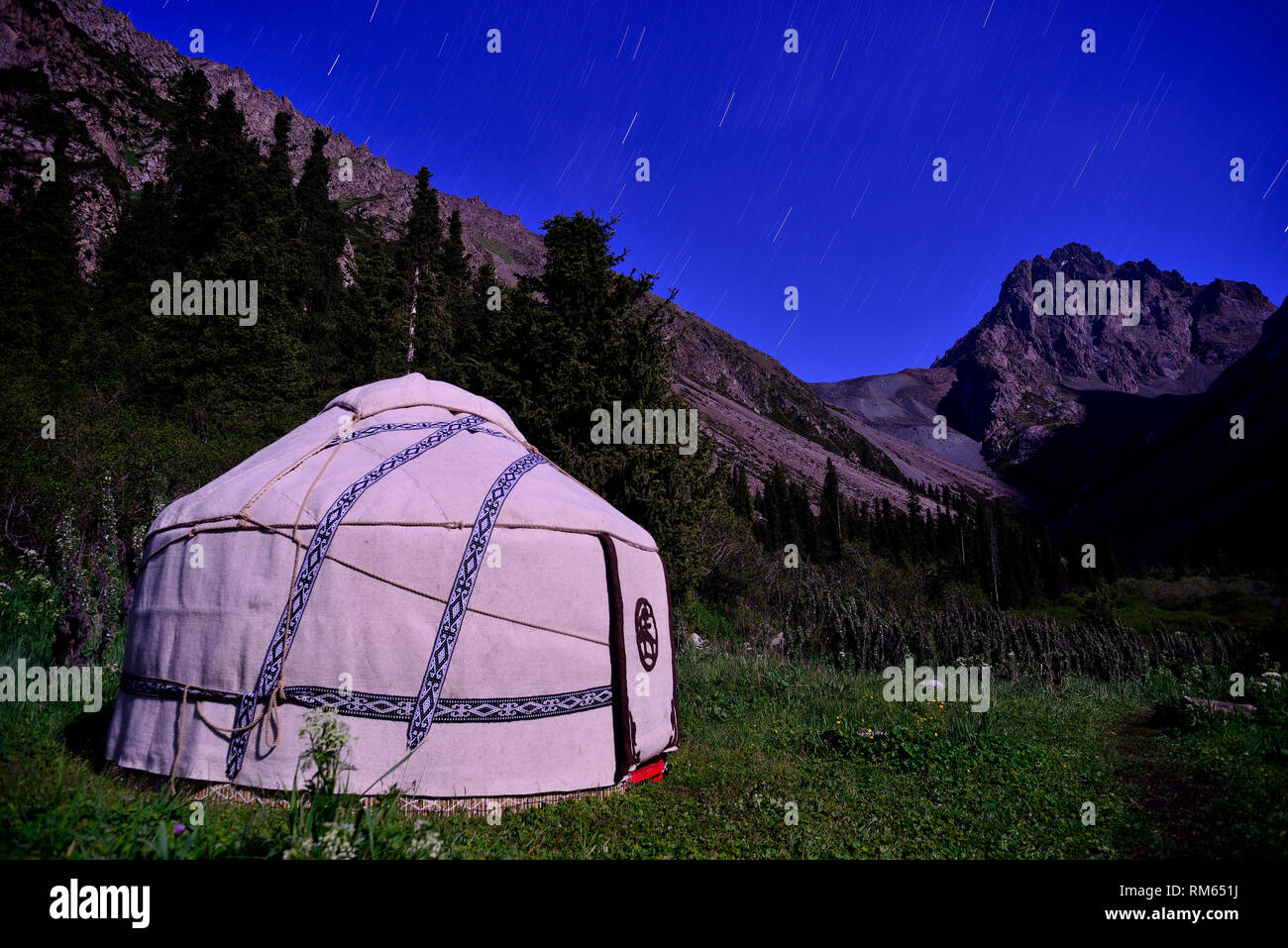 Yourte en Sirota Hut camp, trekking à l'Ala Kol, le lac Karakol vallée, Kirghizistan Banque D'Images