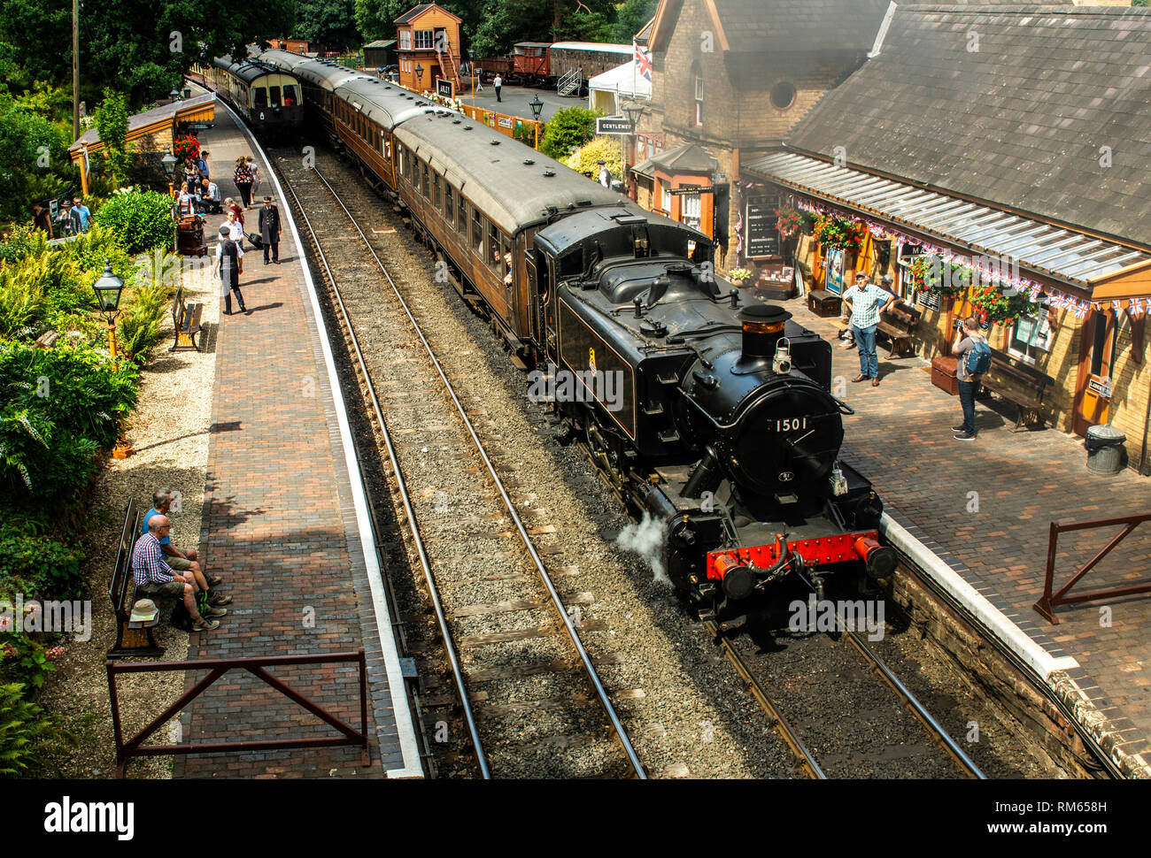 0-6-0 British Rail réservoir du moteur 1501 en attente de départ à Arley Station sur la Severn Valley Steam Railway Banque D'Images