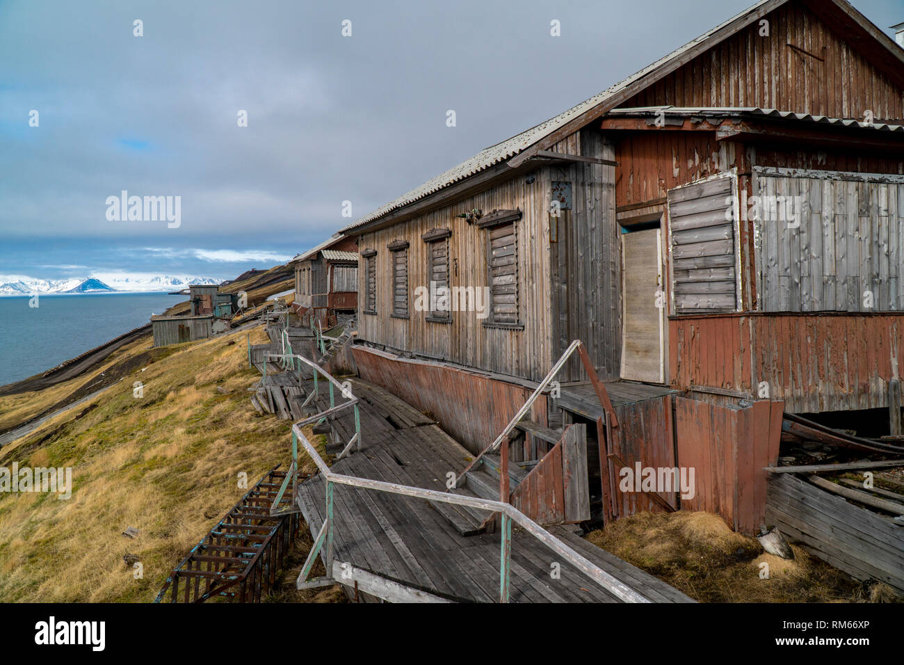 Pyramiden une ville minière, l'ex-Fédération de l'extraction du charbon en Billefjorden, Spitzberg, Norvège Banque D'Images