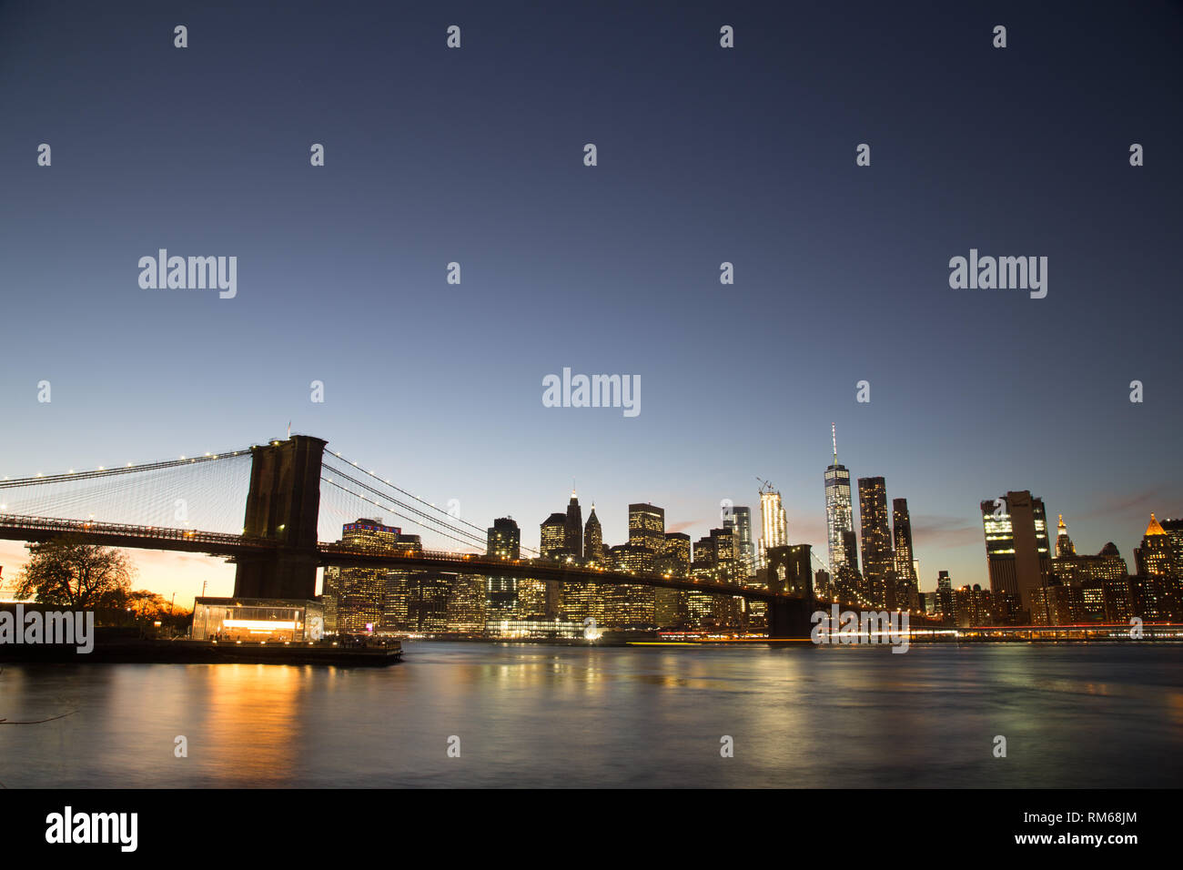 New York skyline avec pont de Brooklyn Banque D'Images