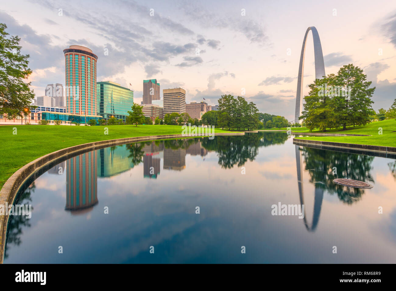 St Louis, Missouri, USA ville et parc dans la matinée. Banque D'Images