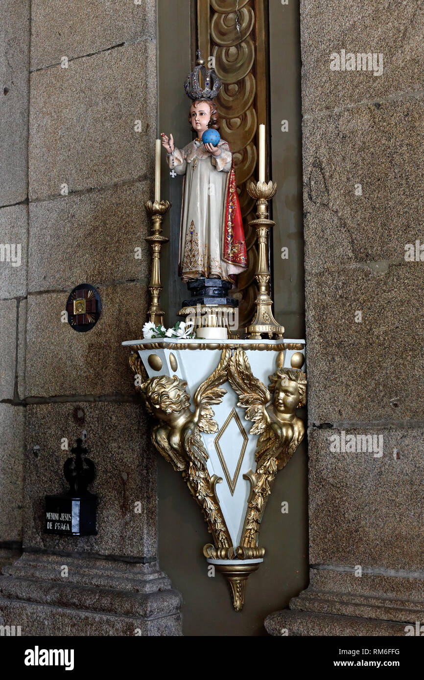 Enfant Jésus de Prague. Libre à partir de la XVIII siècle église baroque Congregados, Porto, Portugal. Banque D'Images