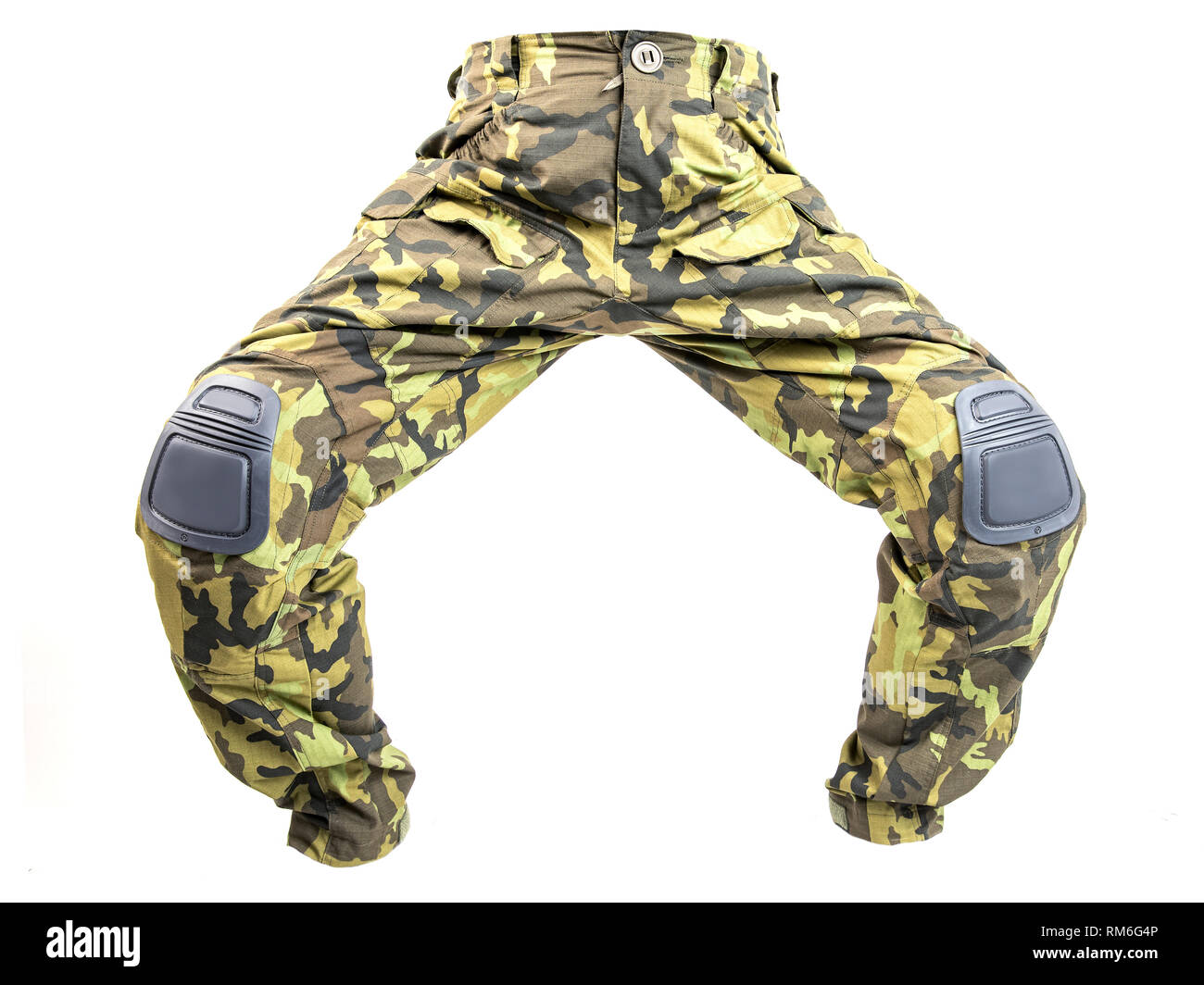 Pantalon d'extérieur pour les activités de plein air. Pantalon camouflage sur fond blanc, Banque D'Images