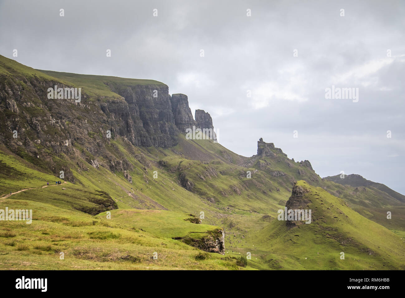 Le Quiraing est situé dans le nord de l'île de Skye sur la Trotternish Ridge. Le paysage est spectaculaire et les formations rocheuses sont hors de ce monde Banque D'Images