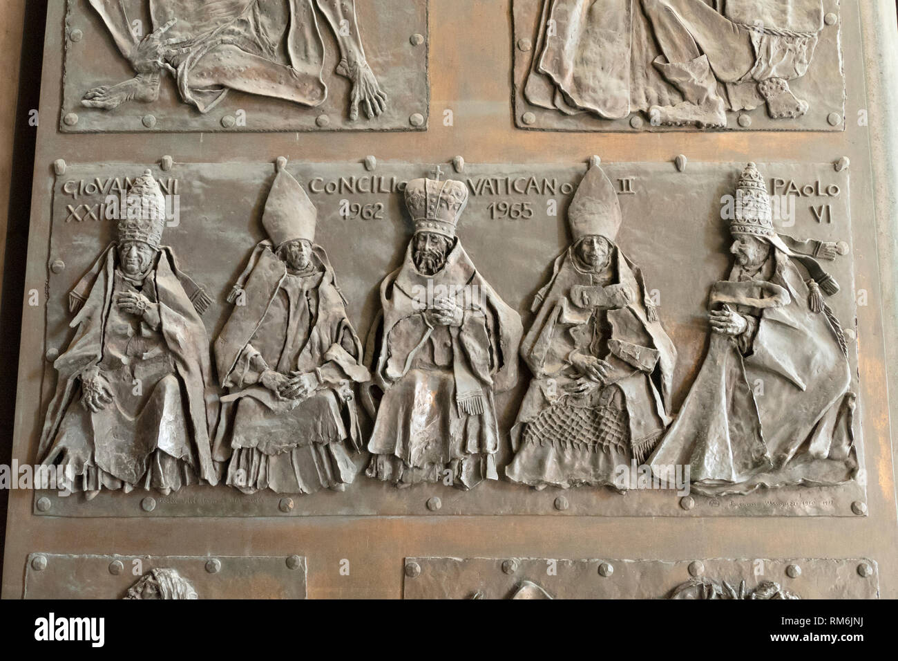 Détail de la Porte Sainte de la Basilique St Pierre, San Pietro in Vaticano, Basilique Papale de Saint Pierre au Vatican, Rome, Italie Banque D'Images