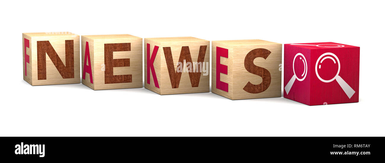 Bloc cube en bois sur fond blanc avec word fake news. Concept. Junk news désinformation délibérée ou canulars Banque D'Images