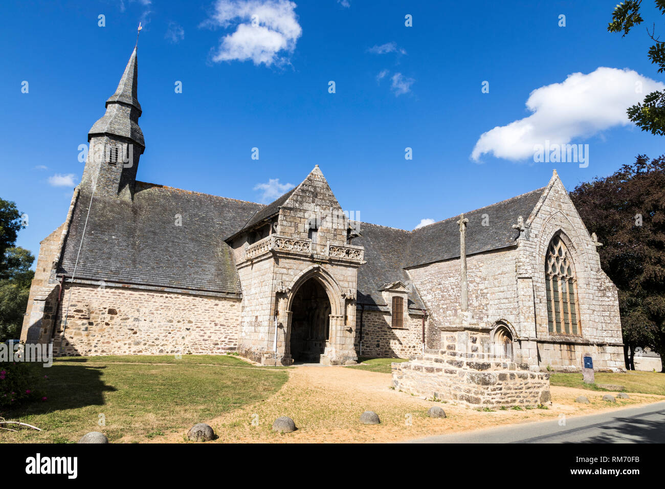 Plouha, France. La Chapelle de Kermaria-an-Iskuit, une chapelle en Bretagne (Bretagne) avec la célèbre Danse Macabre (Danse de Mort) fresques Banque D'Images