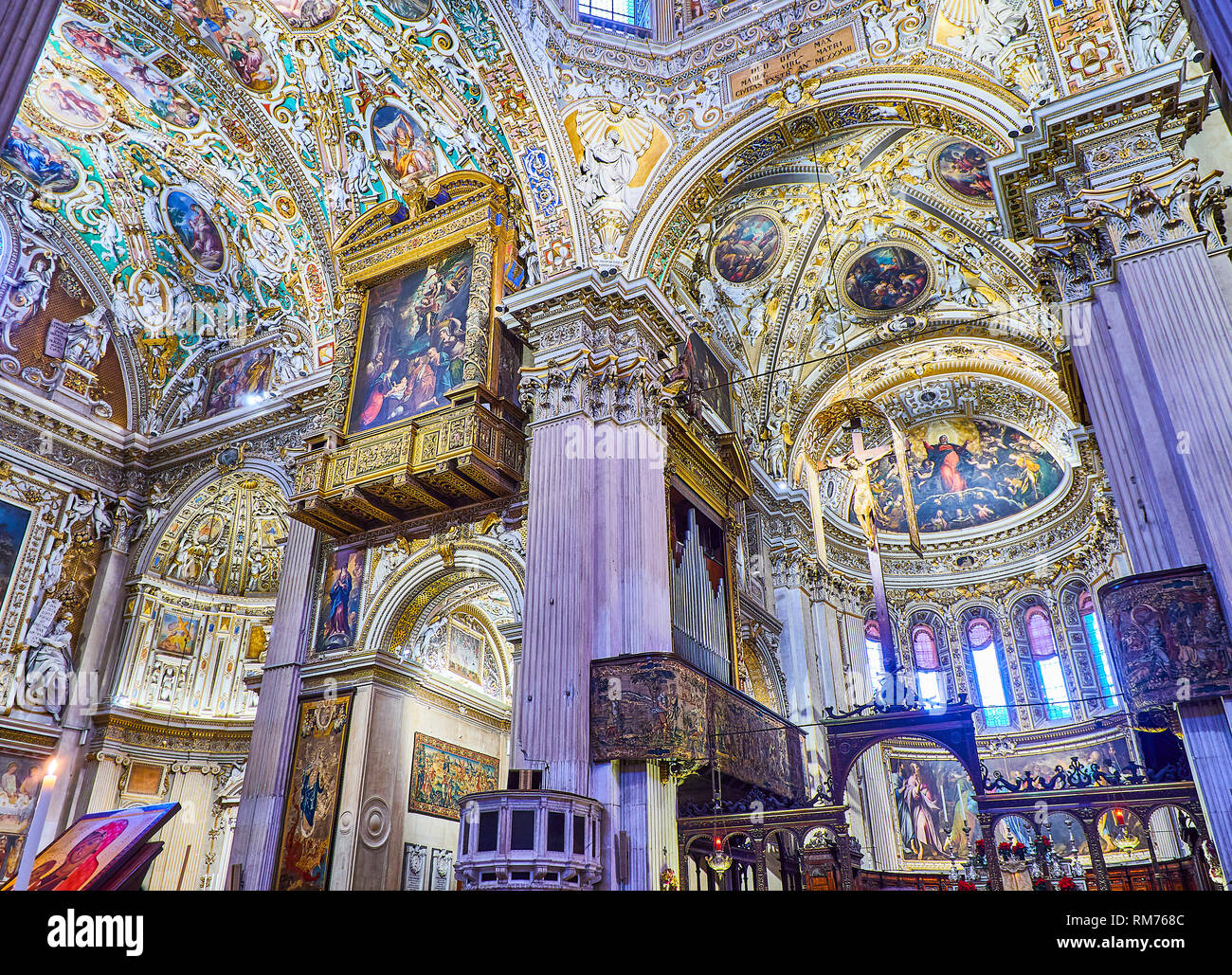 Aile transept et choeur de la Basilique de Santa Maria Maggiore. La Piazza del Duomo, Citta Alta, Bergame, Lombardie, Italie. Banque D'Images