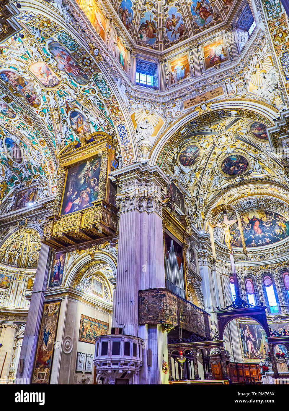 Aile transept et choeur de la Basilique de Santa Maria Maggiore. La Piazza del Duomo, Citta Alta, Bergame, Lombardie, Italie. Banque D'Images