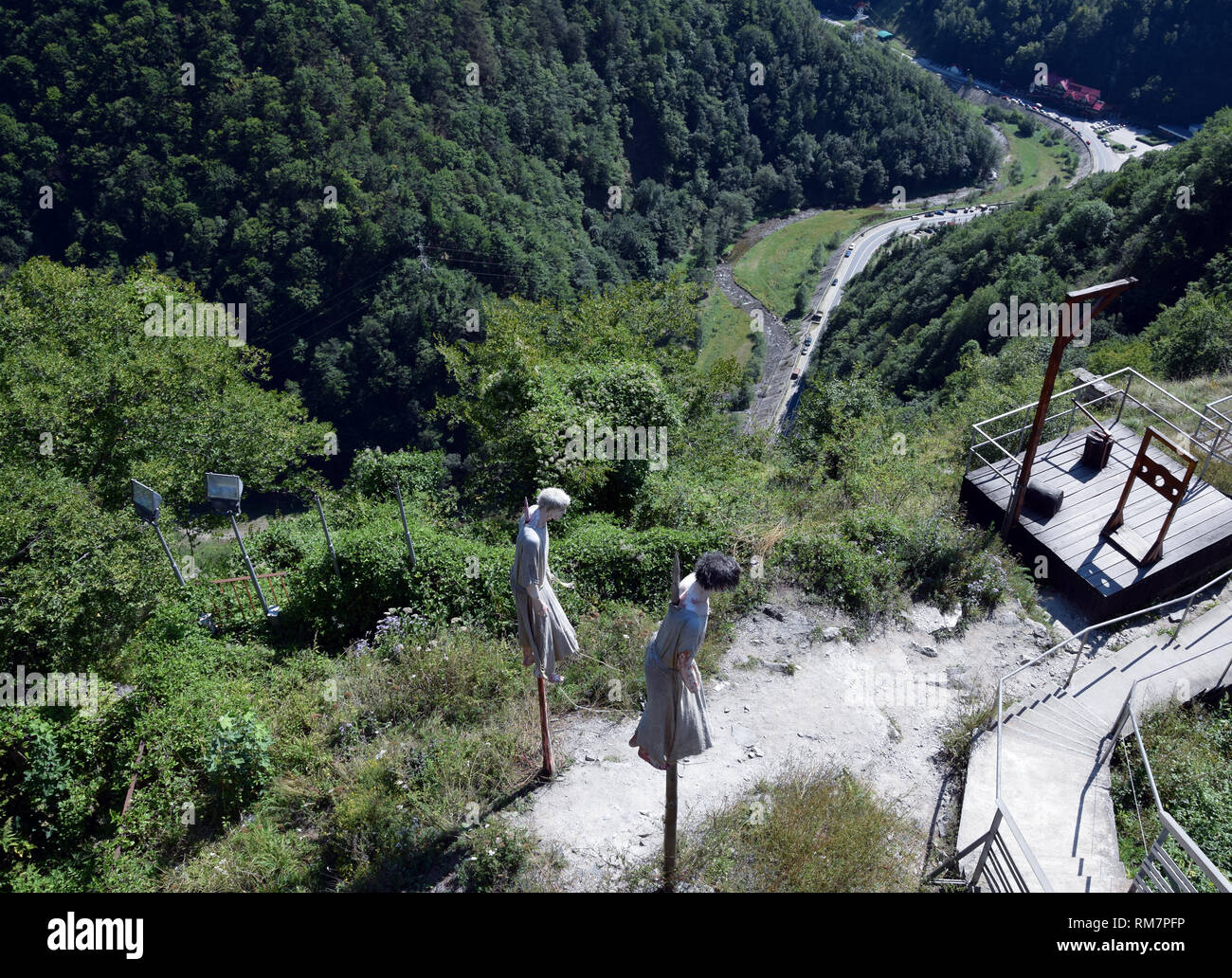 Scène Impalement, ruine de château Poenari, Mont Cetatea. La vallée de la rivière Arges, Roumanie. Banque D'Images