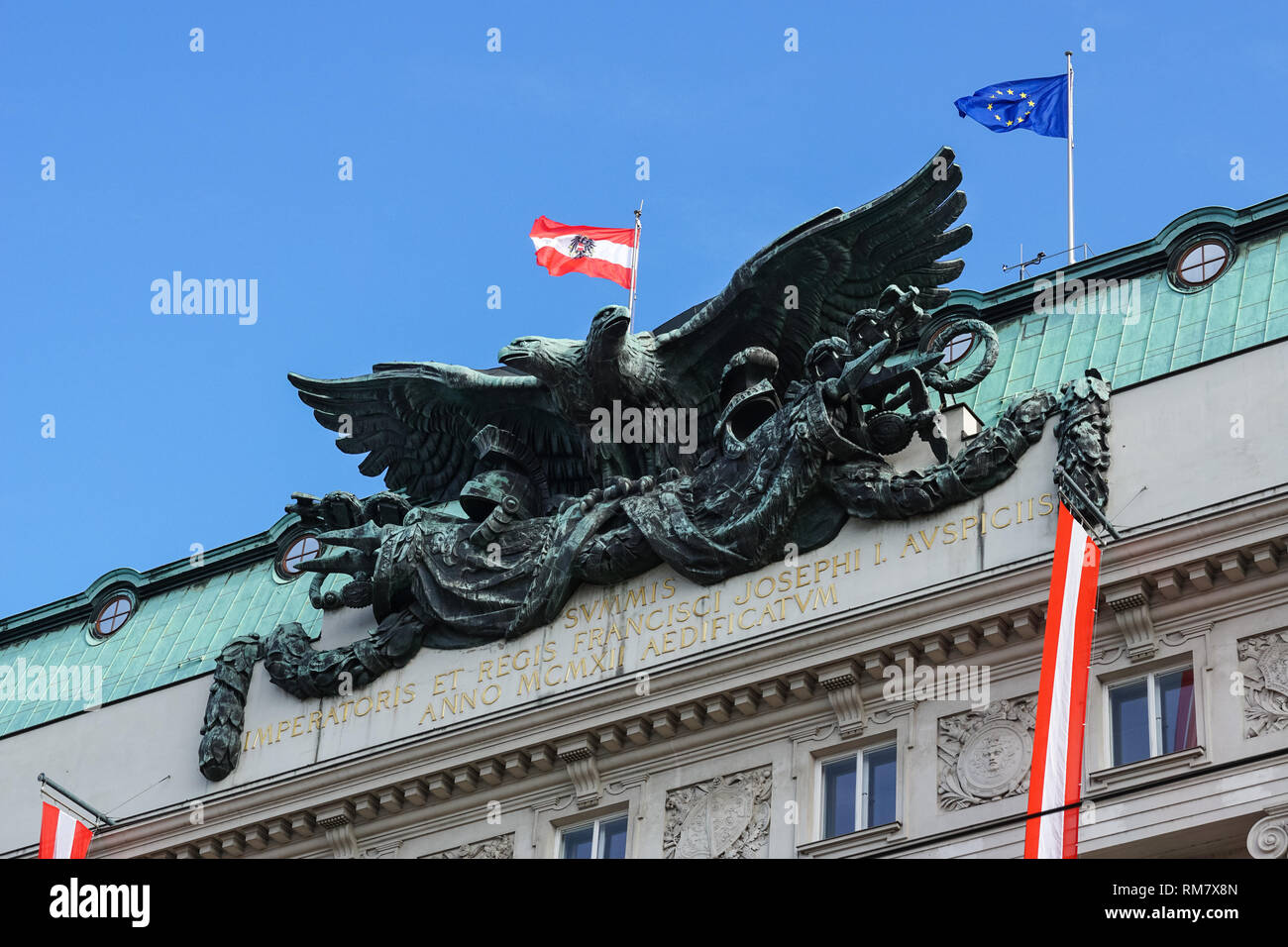 L'aigle bicéphale ( les armoiries de l'Autriche-Hongrie ) sur le bâtiment du gouvernement à Vienne, Autriche Banque D'Images