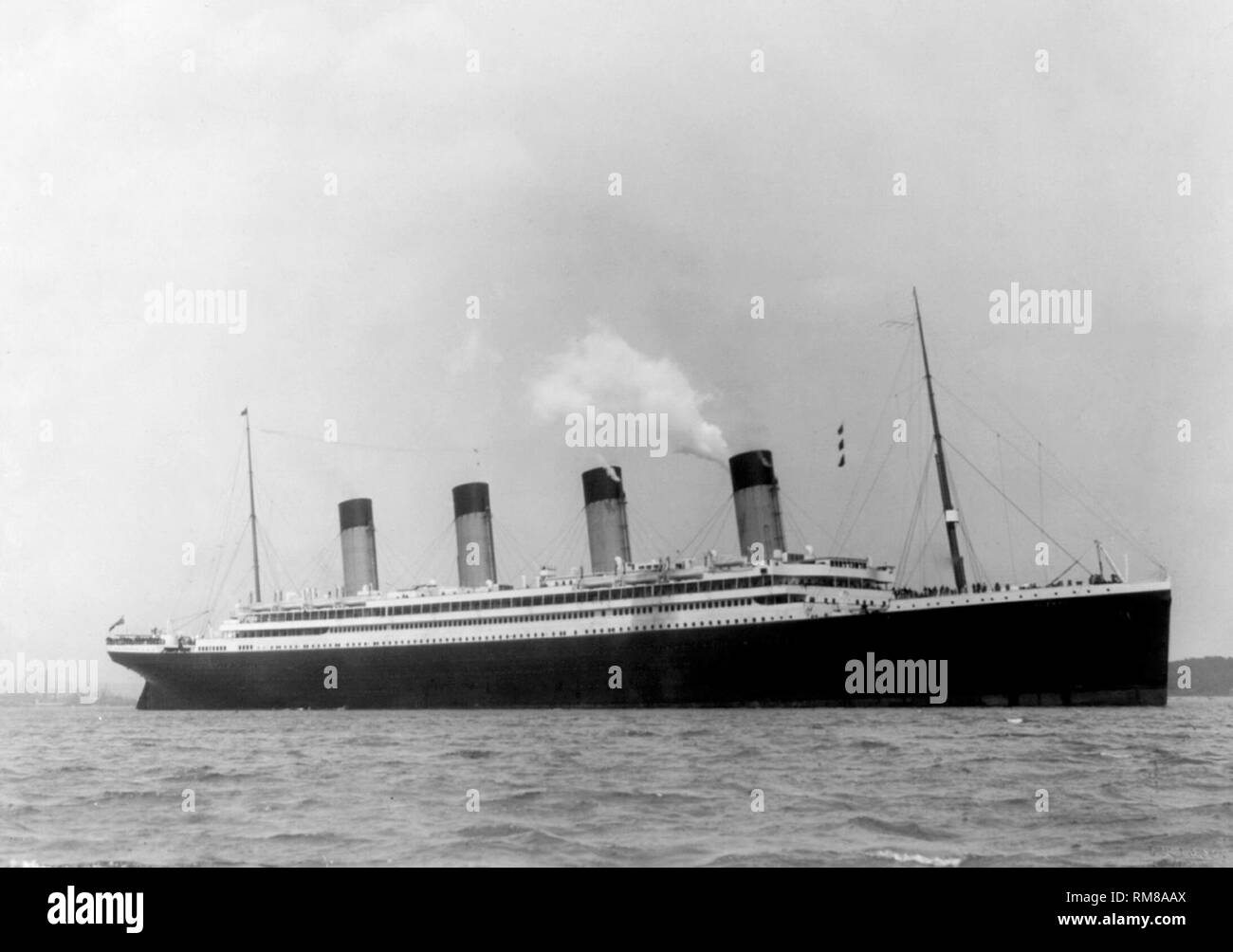Voyage inaugural du paquebot RMS olympic, navire jumeau du Titanic en 1911 montrant le plus petit nombre de canots qu'elle aurait après la catastrophe du Titanic Banque D'Images