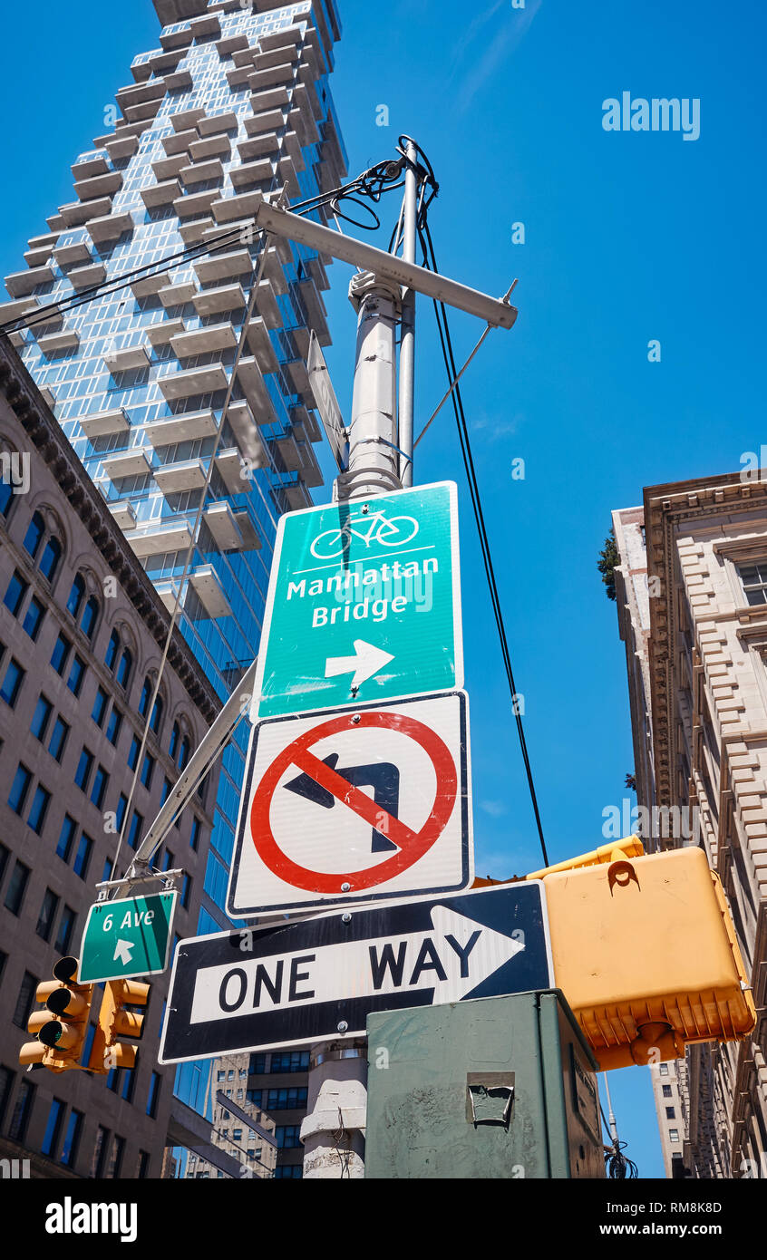Jusqu'à la piste cyclable du pont de Manhattan à direction, New York, USA. Banque D'Images