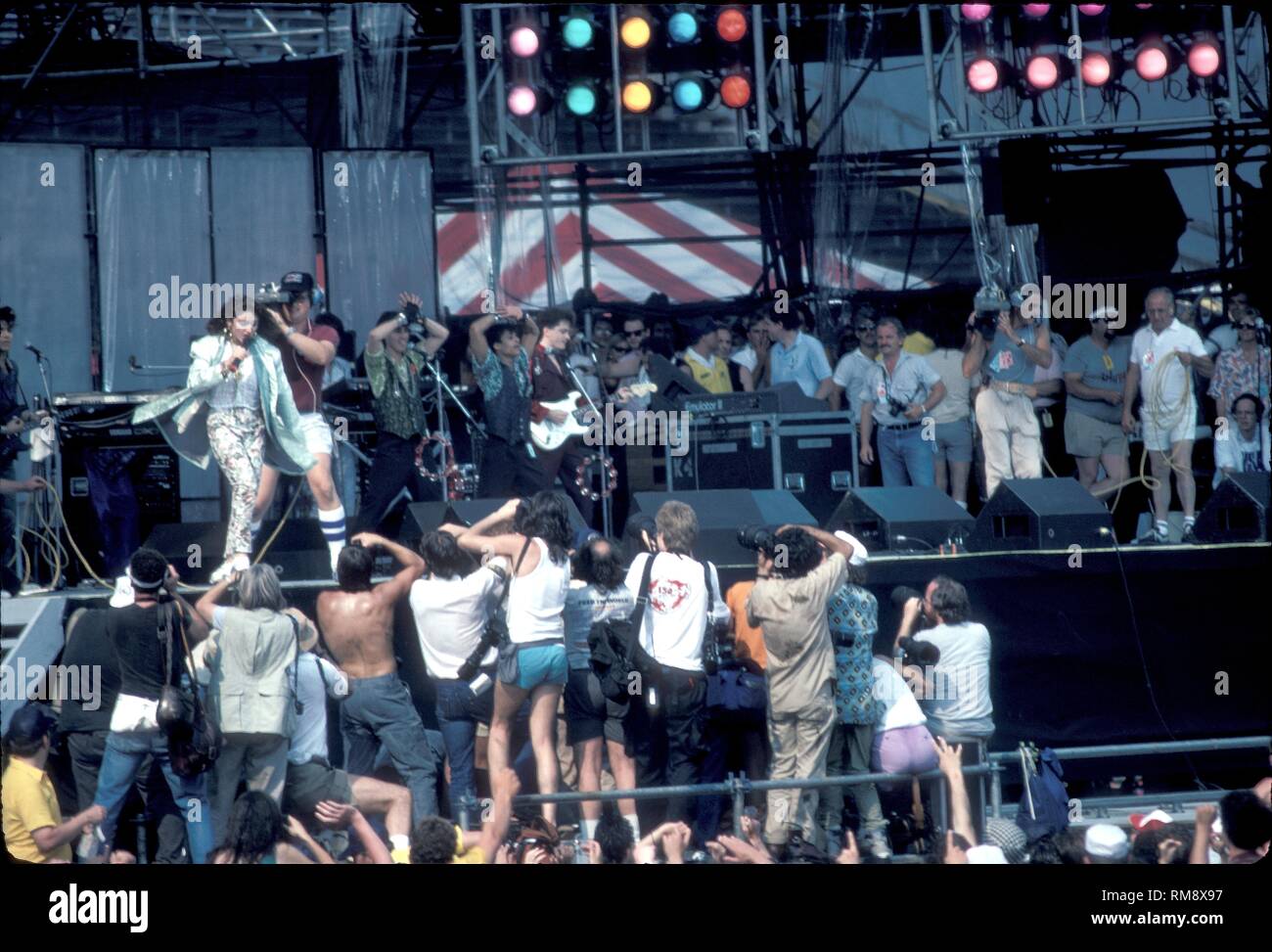 Madonna est illustré à la scène Live Aid à Philadelphie en 1985. Banque D'Images