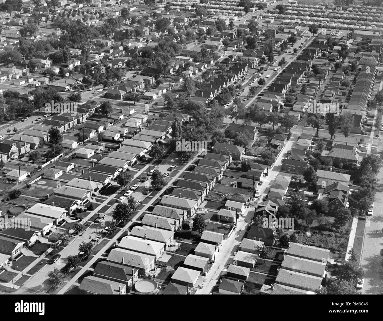 Vue aérienne de bungalows sur le SW Side de Chicago à proximité de l'aéroport de Midway, ca. 1964. Banque D'Images