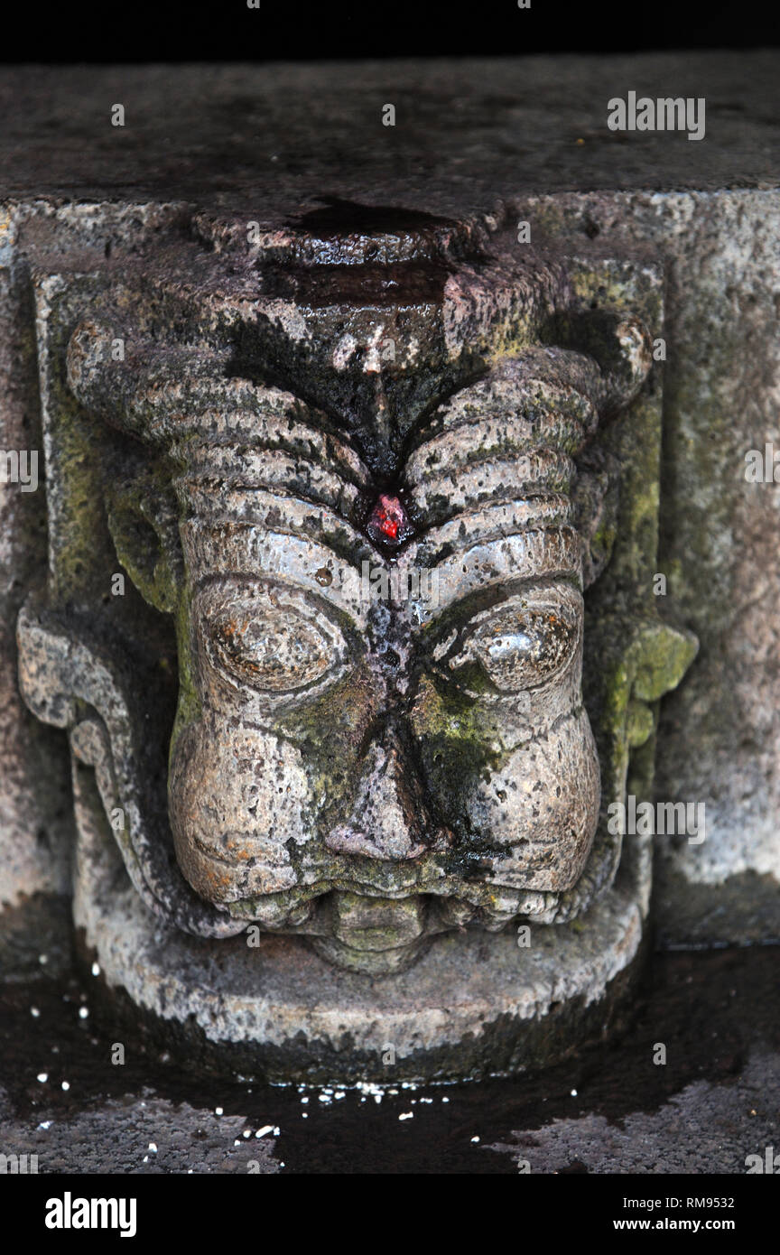 Dieu Shiva visage sculpté, Temple de Kashi Vishweshwar, wai, Maharashtra, Inde Banque D'Images