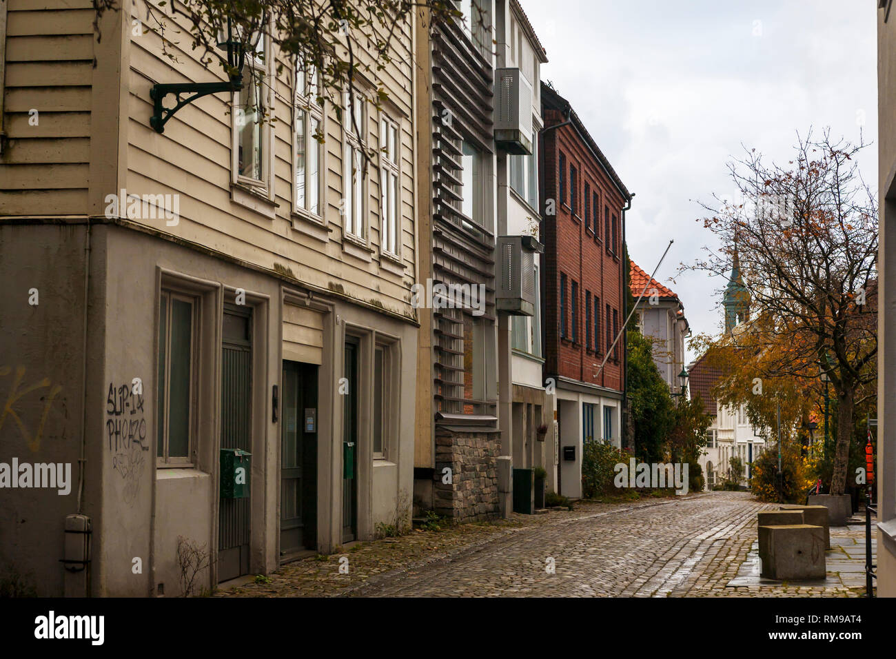 Lille Markeveien, une vieille rue du quartier Nordnes, Bergen, Hordaland, Norvège Banque D'Images