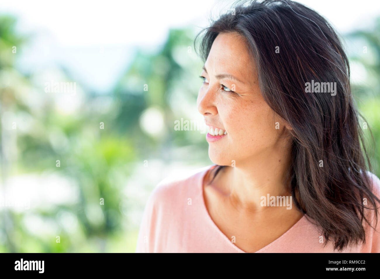 Portrait d'une femme asiatique en souriant. Banque D'Images