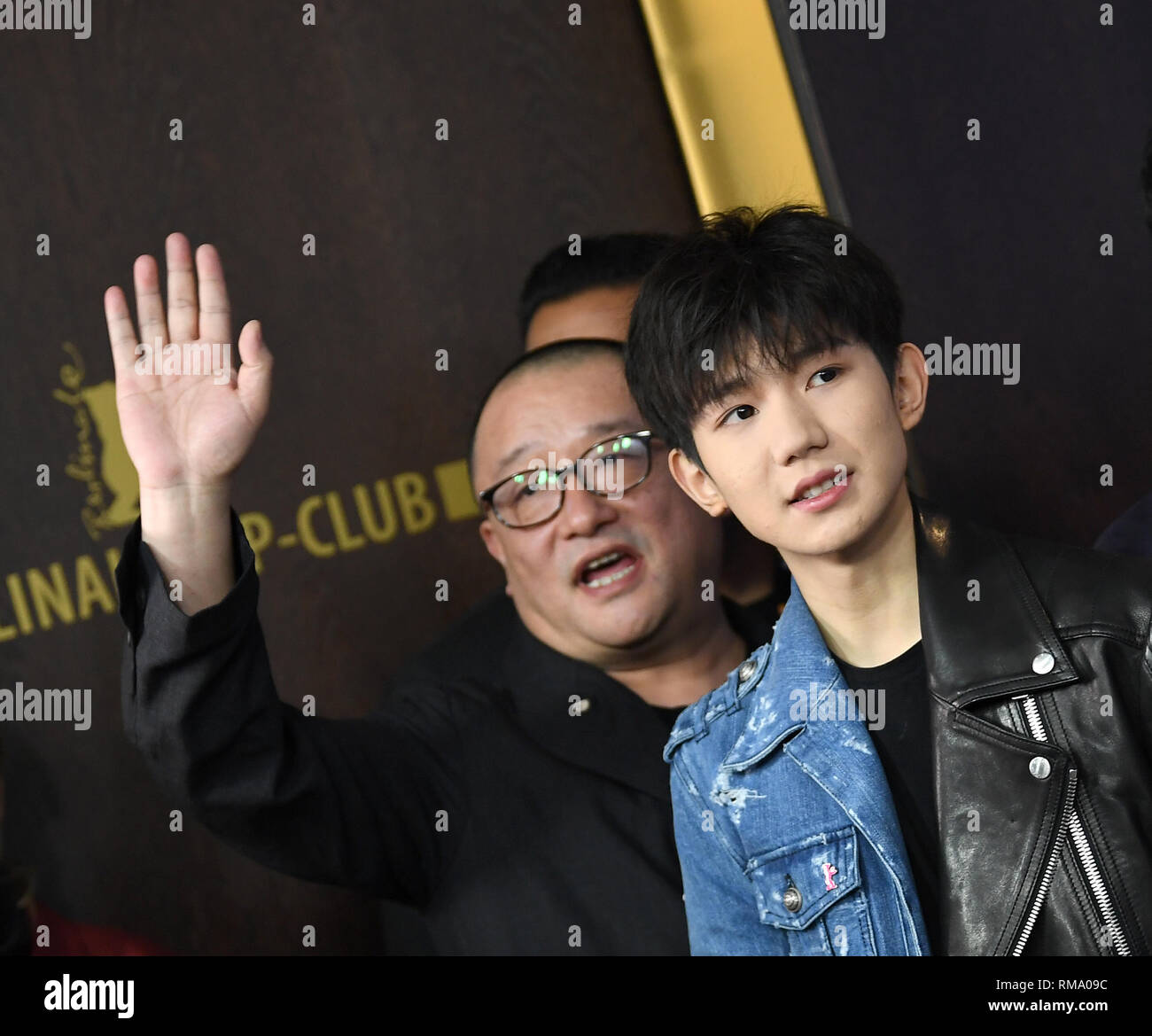 Berlin, Allemagne. Feb 14, 2019. 69e Berlinale, Photocall 'Di jiu Tian Chang (si longtemps, mon fils)', la Chine, la concurrence : WANG Xiaoshuai (l), directeur, et l'acteur Wang Yuan, acteur. Credit : Britta Pedersen/dpa/Alamy Live News Banque D'Images