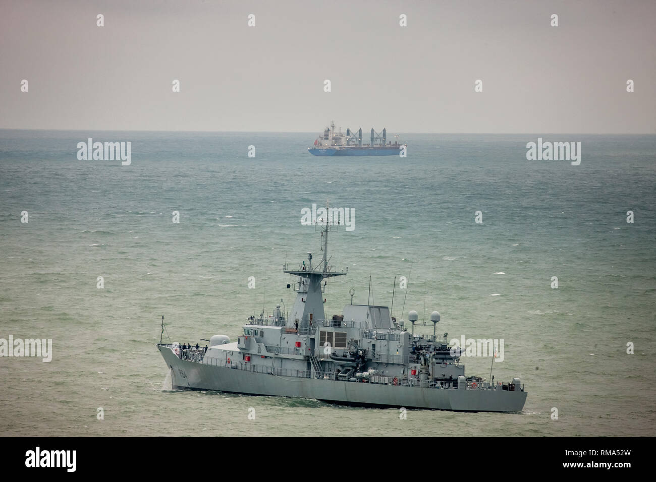 Churchbay, co Cork, Irlande. Feb 14, 2019. Nouveau patrouilleur naval irlandais George Bernard Shaw l'objet lé les essais en mer avant d'être mis en service au large de la côte à Churchbay, Co. Cok. L'Irlande. Crédit : David Creedon/Alamy Live News Banque D'Images