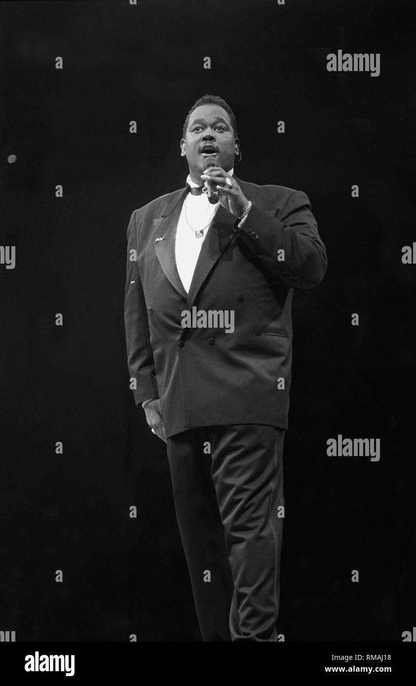 R&B et soul singer, auteur-compositeur et producteur de Luther Vandross est illustré sur la scène de la scène pendant un concert en direct de l'apparence. Banque D'Images