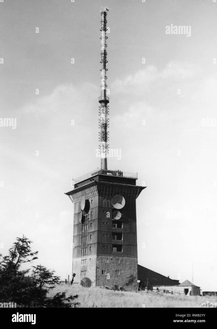 Télévision et stations VHF sur le Brocken à 1142 mètres d'altitude. L'installation a été le point de livraison pour le programme d'échange entre l'Eurovision et intervision. Banque D'Images