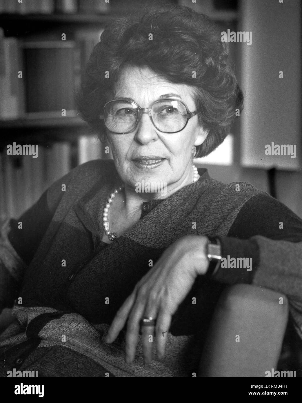 Elisabeth Borchers (né le 27 février 1926 à Homberg sur le Rhin inférieur), un lecteur d'Allemand (entre autres à Suhrkamp Verlag et Insel Verlag), écrivain et parolier, Francfort (1986). Banque D'Images
