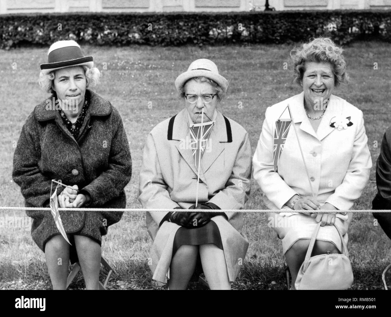 En attente de l'anglais La reine Elizabeth II pour une visite d'État en Allemagne. Banque D'Images