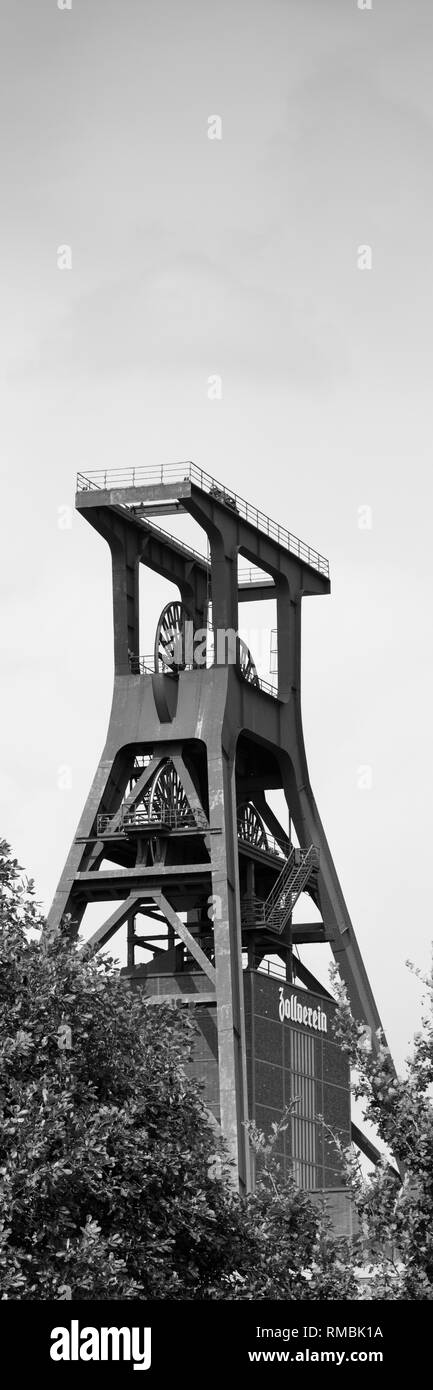 La mine Zollverein XII de l'arbre d'un chevalement, Essen, Ruhr, Rhénanie du Nord-Westphalie, Allemagne, Europe, Banque D'Images