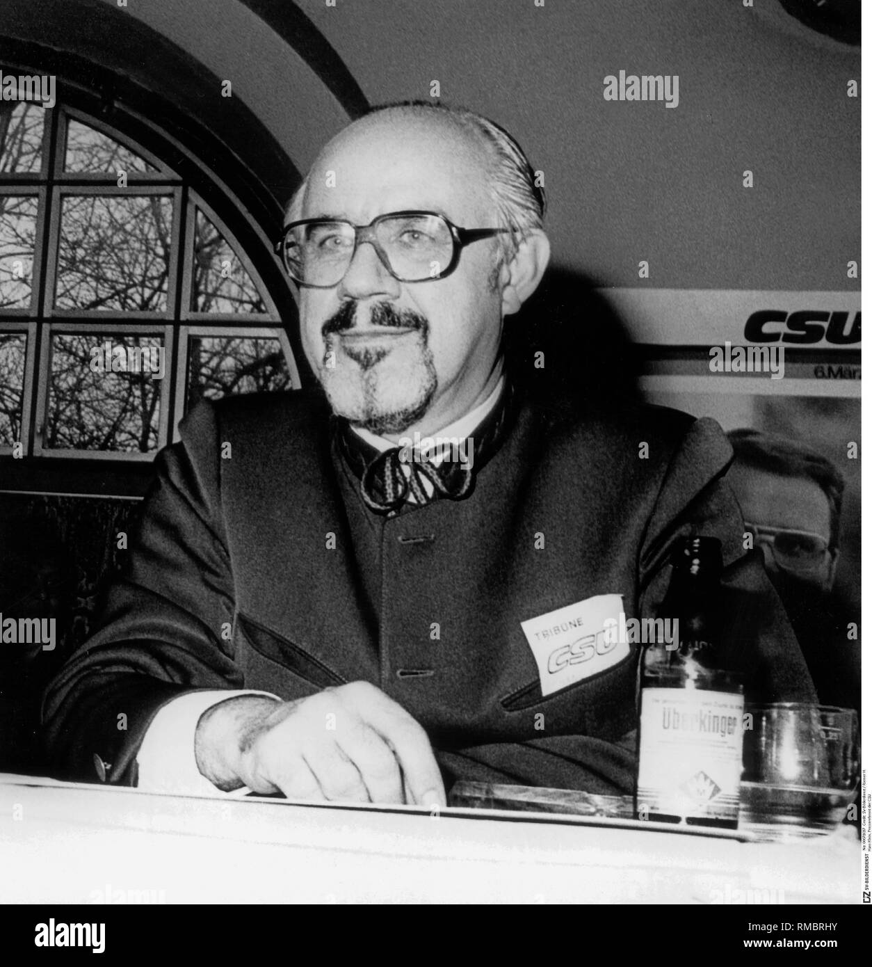 Élection fédérale 1983. Hans Klein, secrétaire de presse de la CSU et candidat d'Muenchen-Mitte, lors d'un rassemblement électoral dans le Salvatorkeller le 25 février, 1983. Banque D'Images