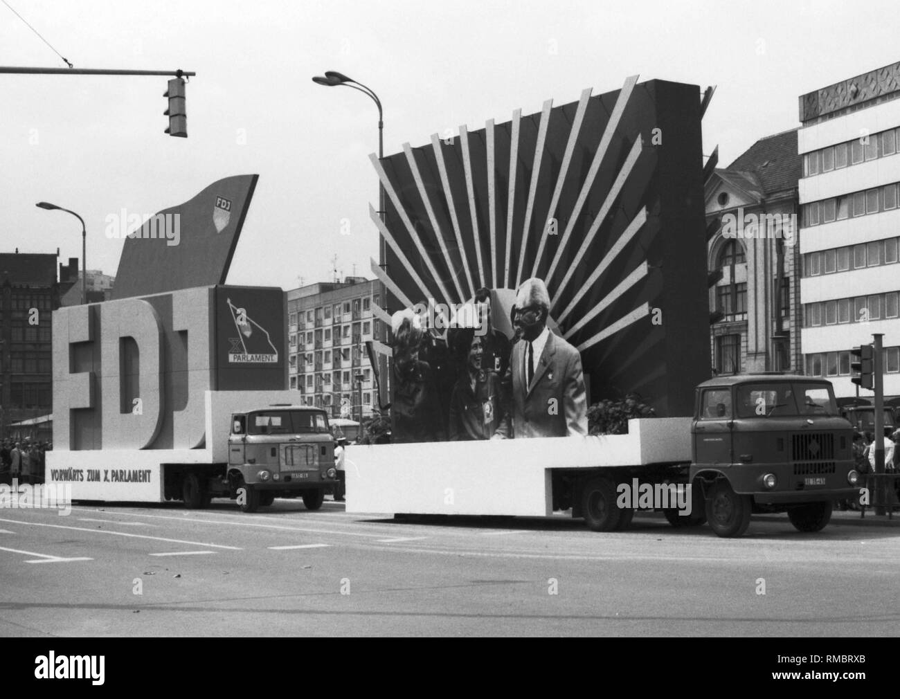 Campagne publicitaire de la FDJ pour le 10e Parlement de la RDA, mouvement de jeunes du 1er juin au 5 septembre, 1976 à Berlin Est. Photo à partir de 1er mars 1969. Banque D'Images