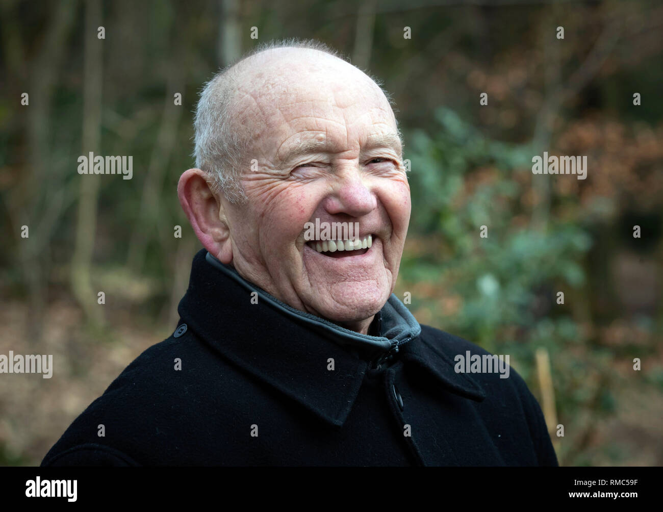 Tony Foulds, 82, l'avant de la mi Amigo Memorial Park, un défilé aérien plus Endcliffe Sheffiled qui aura lieu le vendredi 22 février, d'avions de combat à réaction et d'autres appareils militaires de la Grande-Bretagne et des États-Unis. Il a passé des décennies ayant tendance à l'Endcliffe Park, mémorial de Sheffield, dédiée à 10 aviateurs américains qui sont morts quand leur avion s'est écrasé en face de lui, il y a 75 ans. Banque D'Images