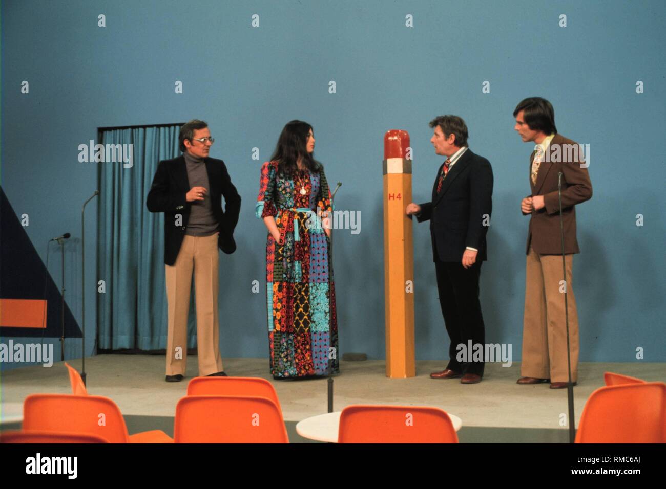 Dieter Hildebrandt, Regina Lemnitz, Juergen Scheller, Horst Juessen dans le spectacle du Nouvel An de la Münchener Lach- und Schiessgesellschaft sur ARD. Banque D'Images