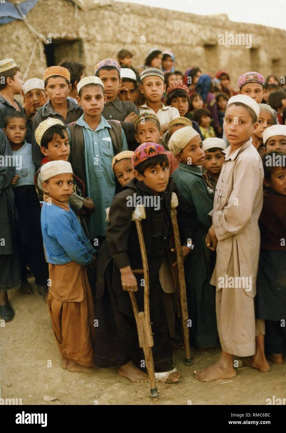 Enfants au Pakistan désactivé par la guerre en Afghanistan. La photo a été prise dans un foyer géré par des médecins allemands de Afghanische Nothilfe e.V., près de la ville pakistanaise de Quetta. Banque D'Images