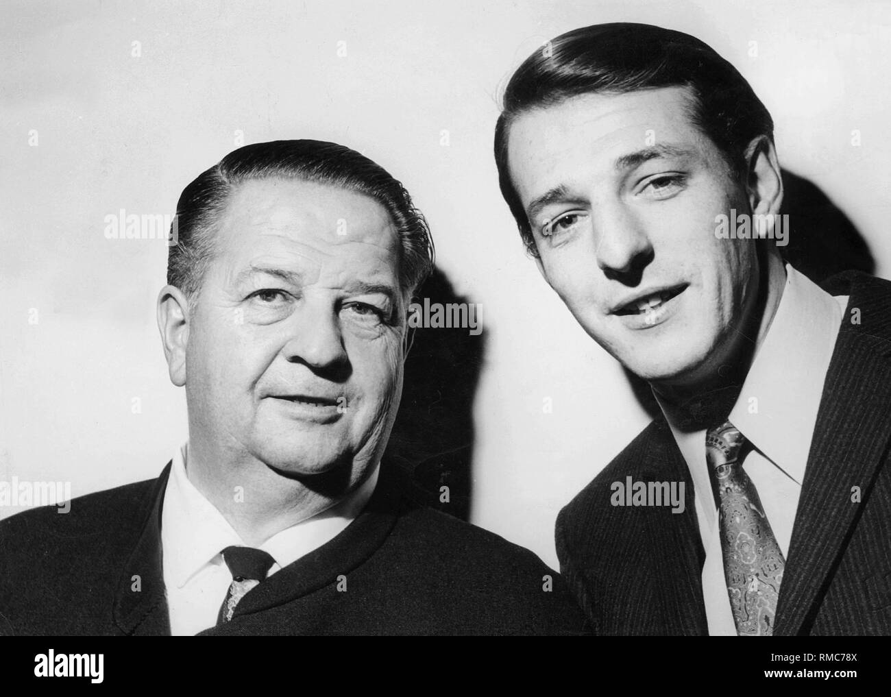 Le schlager compositeur, interprète et éditeur de musique Ralph Maria Siegel avec son fils Ralph Siegel, aussi un schlager compositeur. Banque D'Images