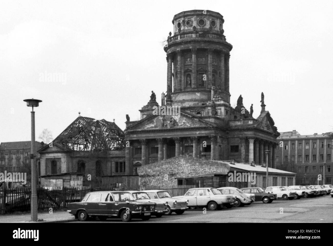La partie est de Berlin 1976 : Ruine de la cathédrale française au Gendarmenmarkt, à partir de 1950 jusqu'à 1991 Platz der Akademie. Photo à partir de 1er mars 1969. Banque D'Images