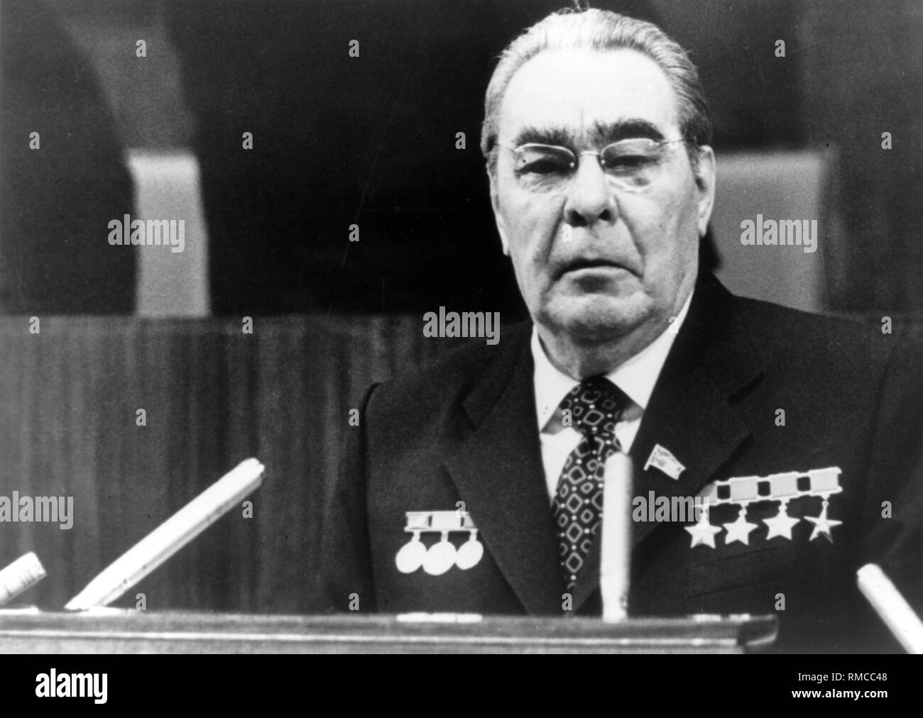 Leonid Ilitch Brejnev - 19.12.1906 - 10.11.1982 photo non datée du Chef d'État soviétique et chef de parti avec une médaille à un discours à Moscou en 1976. Entre 1964-1982, il était secrétaire général de l'UCA. Entre 1960-1964 et 1977- 1982 Président de l'Union soviétique. Banque D'Images