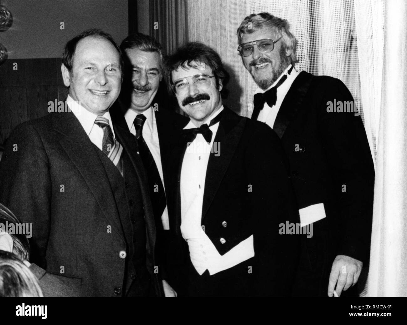 Le maire de Munich, Erich Kiesl (CSU, à gauche), les éditeurs de la Sueddeutsche Zeitung Otto Fischer (r.) et Harry Koch (2e à partir de la droite), ainsi que le chef du groupe parlementaire CSU Franz Josef Delonge lors de la réception du Nouvel An de la faction de la CSU au conseil municipal. Banque D'Images