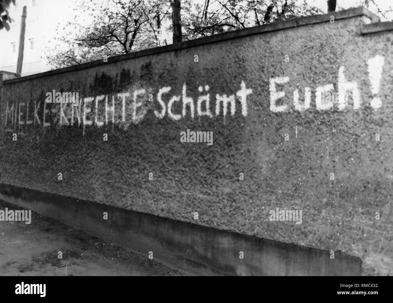 Sur le mur de la Stasi siège provinciaux à Dresde, Bautzner Street, les gens ont écrit : fonctionnaires de Milke (Erich Mielke était le commandant de la Stasi) honte ! Banque D'Images