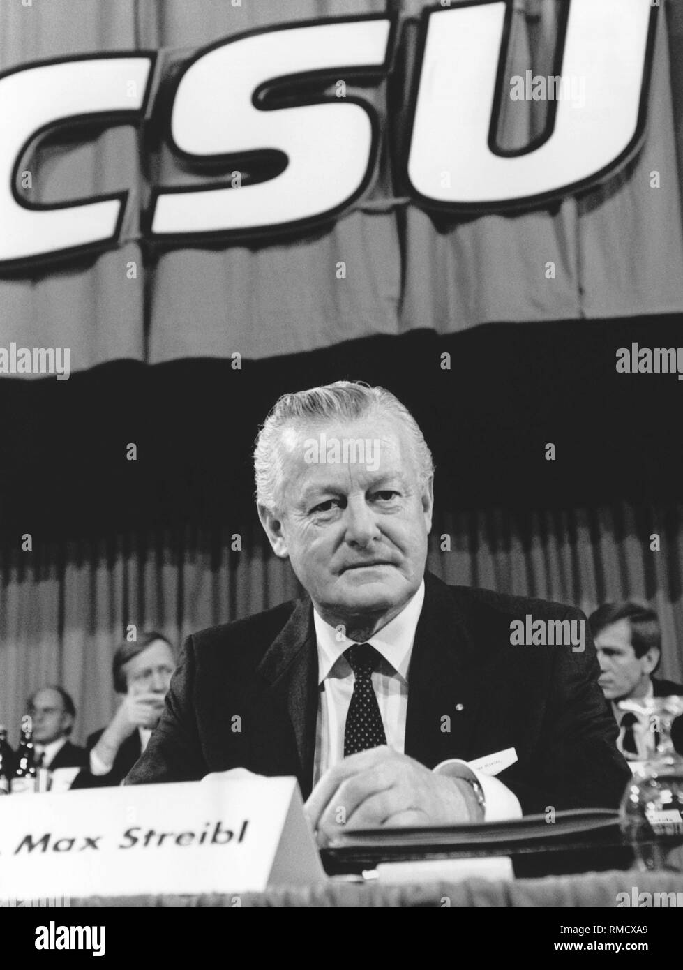 Le ministre président bavarois Max Streibl au congrès du parti CSU, le 19 novembre 1988 à Munich. Banque D'Images