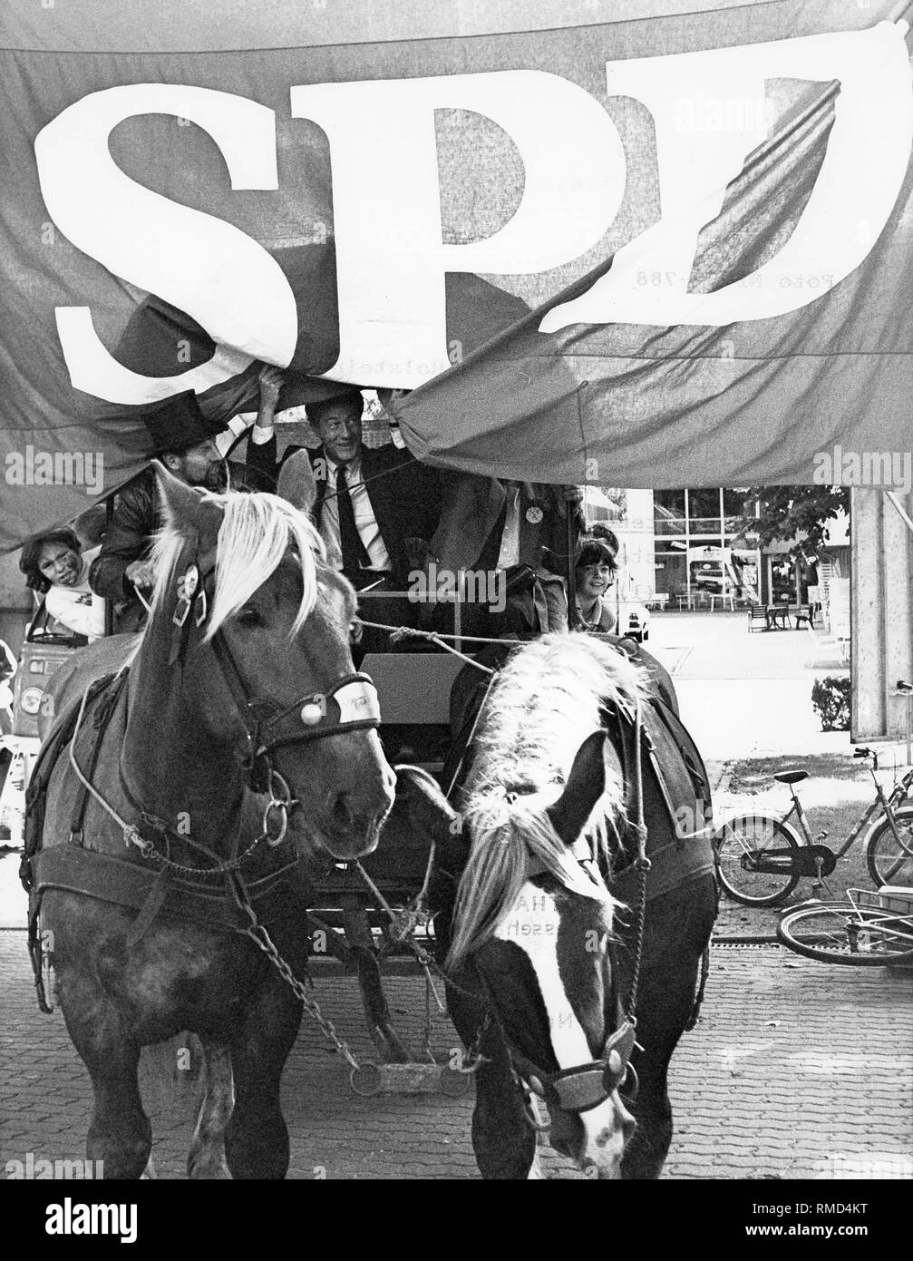 Le meilleur candidat du SPD dans le Schleswig-Holstein Engholm dans une campagne électorale. Banque D'Images