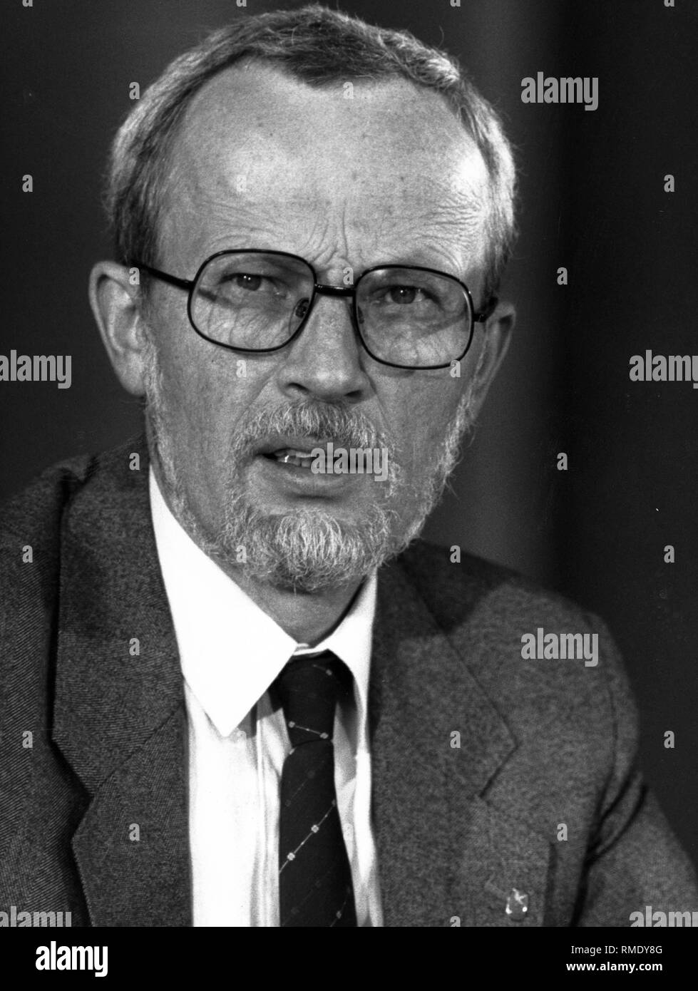 Lothar de Maizière, président de la CDU de la RDA, lors d'une conférence de presse au congrès du parti de son parti en décembre 1989. Banque D'Images