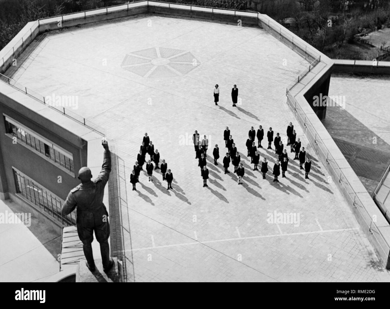 Colonie, devise fasciste, Turin, Piémont, Italie 1930 Banque D'Images